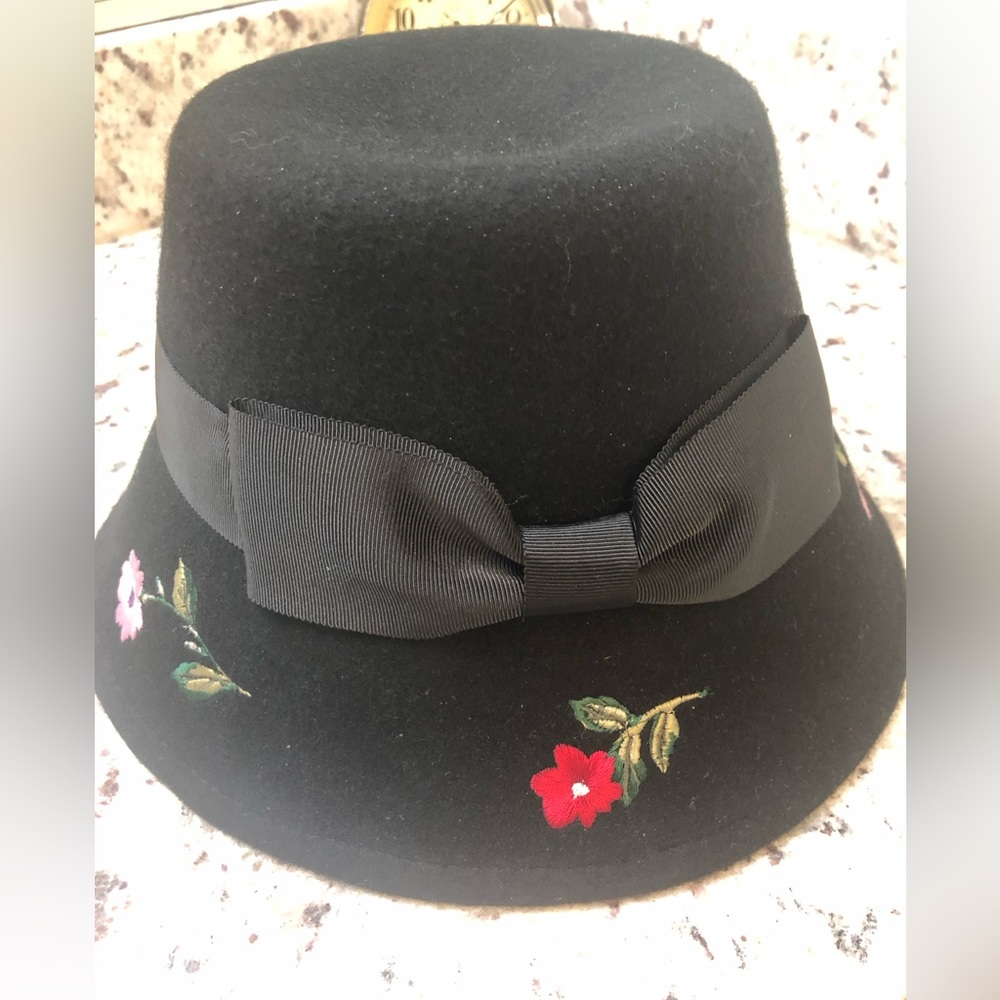 New without tags black floral embroidered cloche hat